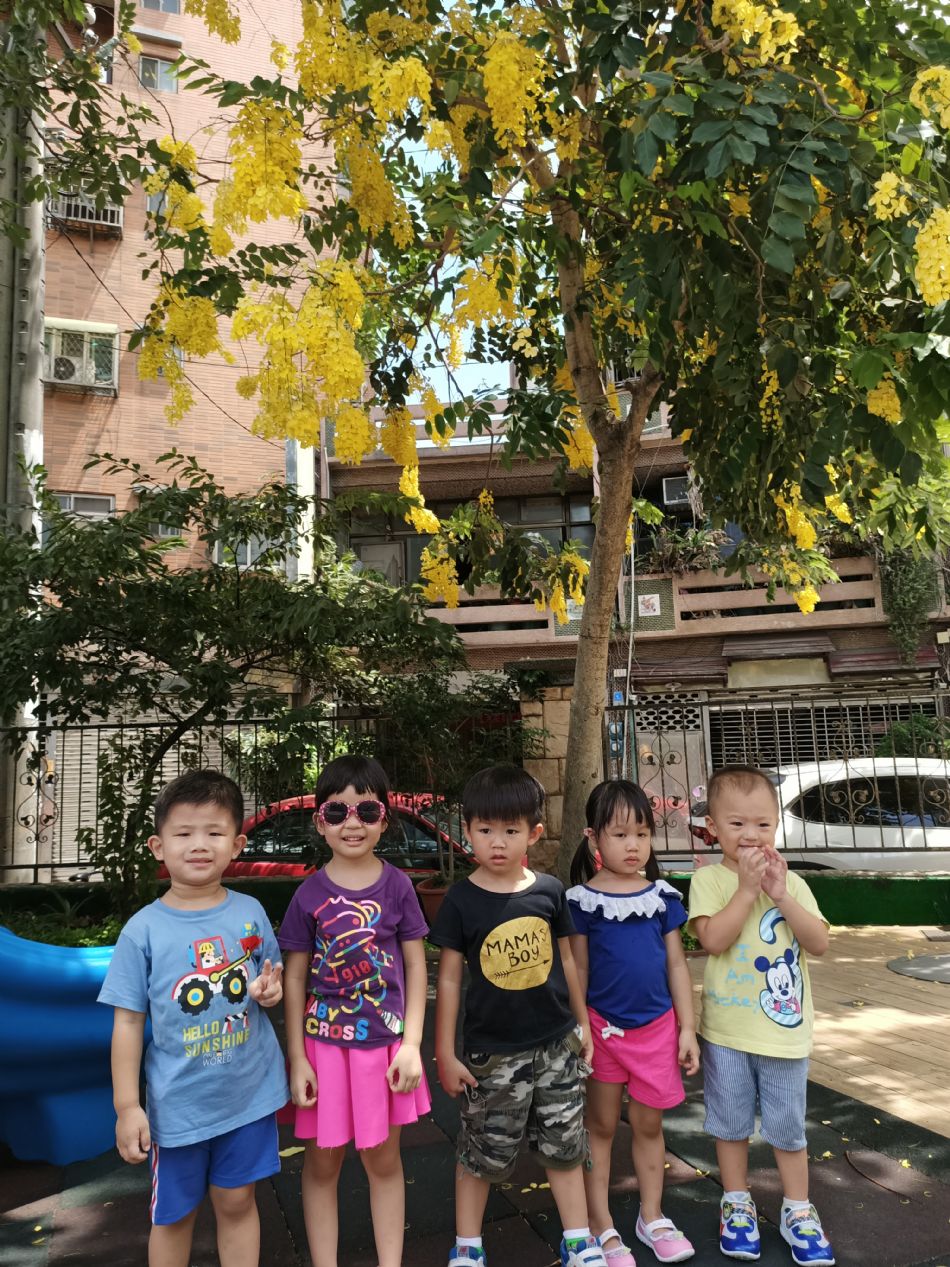 文件 : <FONT COLOR='red'>(109.06.24)操場活動-4.JPG</FONT> <BR> 尺寸 : <FONT COLOR='blue'>950 × 1267</FONT> 圖元 <BR> 格式 : <FONT COLOR='green'>jpg</FONT> <BR> 大小 : <FONT COLOR='green'> -- </FONT> KB