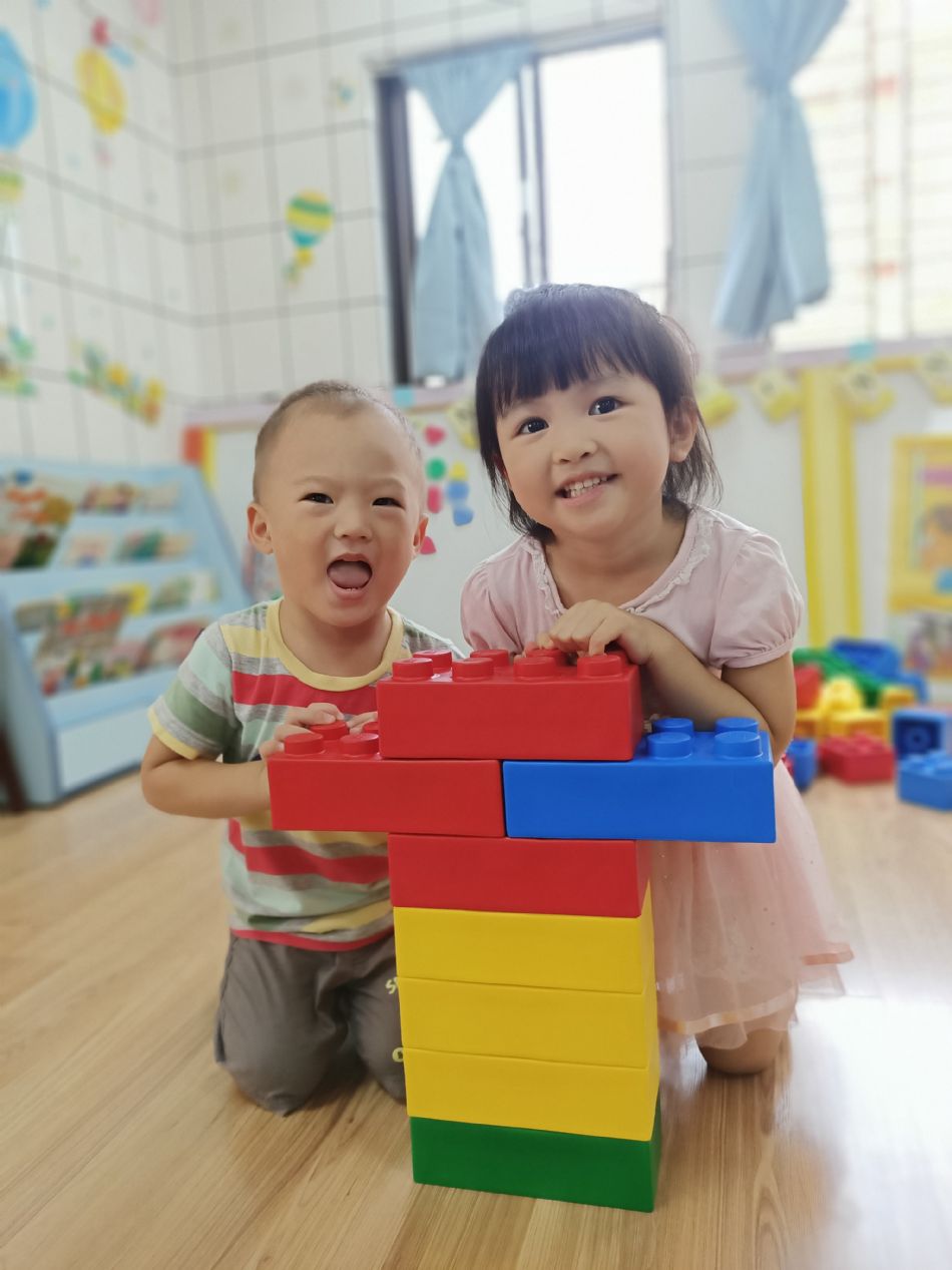 文件 : <FONT COLOR='red'>(109.06.30)樂高【好吃的冰棒】-1.JPG</FONT> <BR> 尺寸 : <FONT COLOR='blue'>950 × 1267</FONT> 圖元 <BR> 格式 : <FONT COLOR='green'>jpg</FONT> <BR> 大小 : <FONT COLOR='green'> -- </FONT> KB