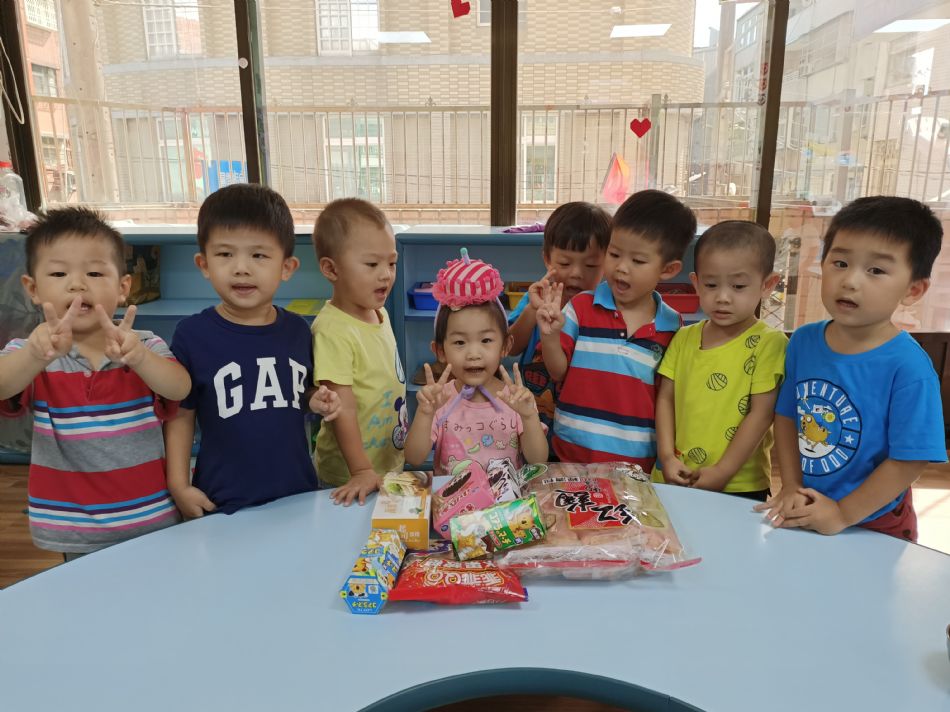 文件 : <FONT COLOR='red'>(109.07.17)妤潔慶生-2.JPG</FONT> <BR> 尺寸 : <FONT COLOR='blue'>950 × 712</FONT> 圖元 <BR> 格式 : <FONT COLOR='green'>jpg</FONT> <BR> 大小 : <FONT COLOR='green'> -- </FONT> KB