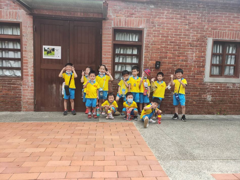 文件 : <FONT COLOR='red'>1596108675607.jpg</FONT> <BR> 尺寸 : <FONT COLOR='blue'>950 × 712</FONT> 圖元 <BR> 格式 : <FONT COLOR='green'>jpg</FONT> <BR> 大小 : <FONT COLOR='green'> -- </FONT> KB