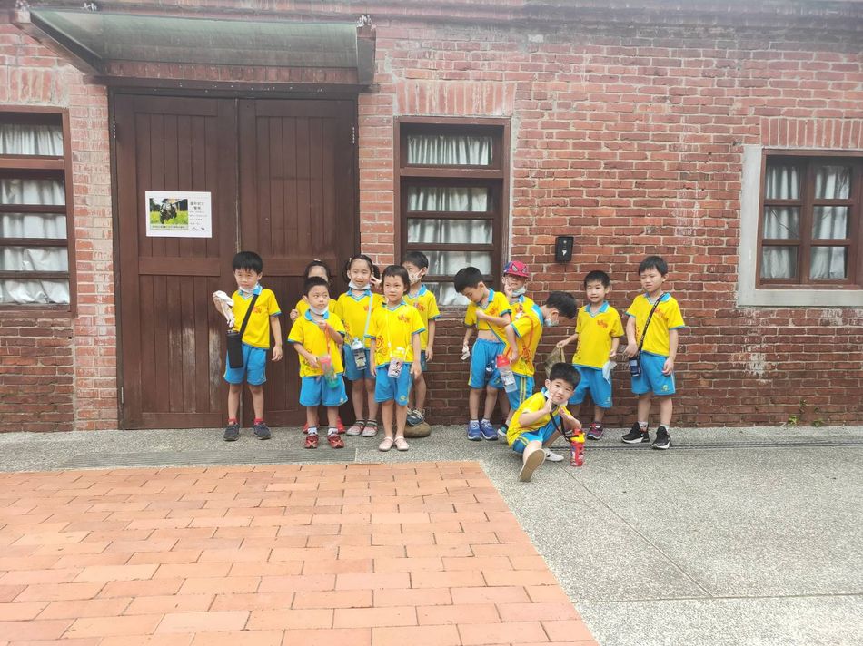 文件 : <FONT COLOR='red'>1596108681399.jpg</FONT> <BR> 尺寸 : <FONT COLOR='blue'>950 × 712</FONT> 圖元 <BR> 格式 : <FONT COLOR='green'>jpg</FONT> <BR> 大小 : <FONT COLOR='green'> -- </FONT> KB