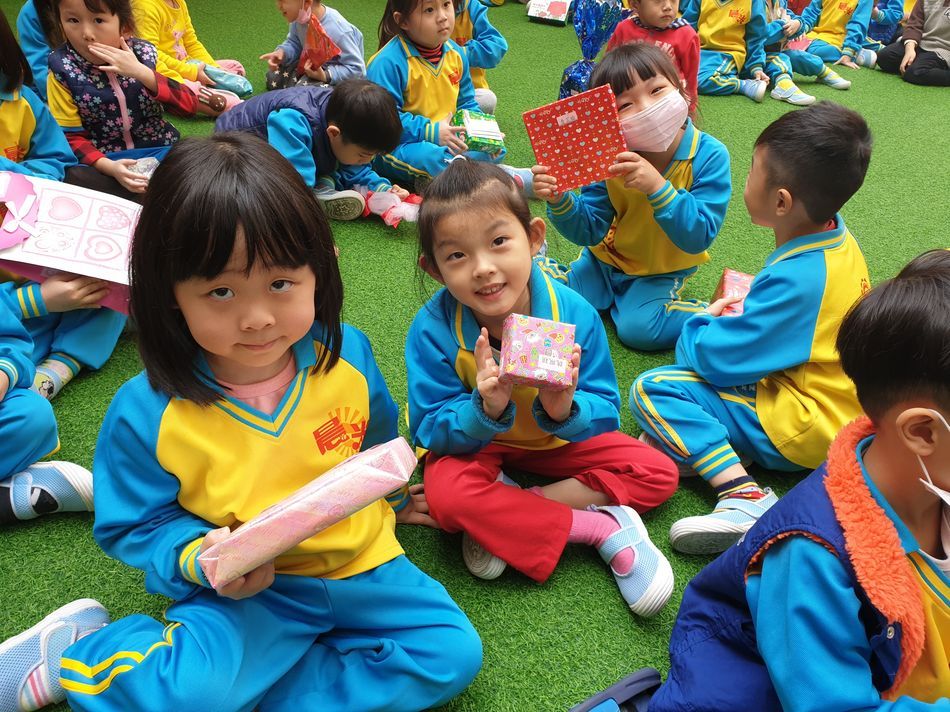 文件 : <FONT COLOR='red'>20191225_114035.jpg</FONT> <BR> 尺寸 : <FONT COLOR='blue'>950 × 712</FONT> 圖元 <BR> 格式 : <FONT COLOR='green'>jpg</FONT> <BR> 大小 : <FONT COLOR='green'> -- </FONT> KB