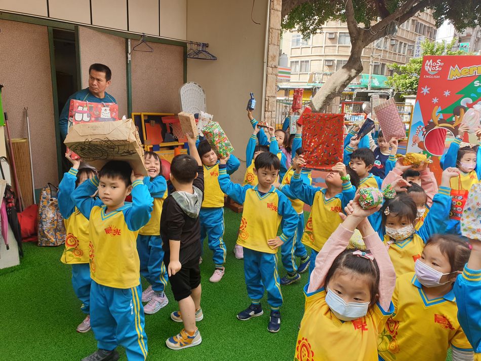 文件 : <FONT COLOR='red'>20191225_114224.jpg</FONT> <BR> 尺寸 : <FONT COLOR='blue'>950 × 712</FONT> 圖元 <BR> 格式 : <FONT COLOR='green'>jpg</FONT> <BR> 大小 : <FONT COLOR='green'> -- </FONT> KB