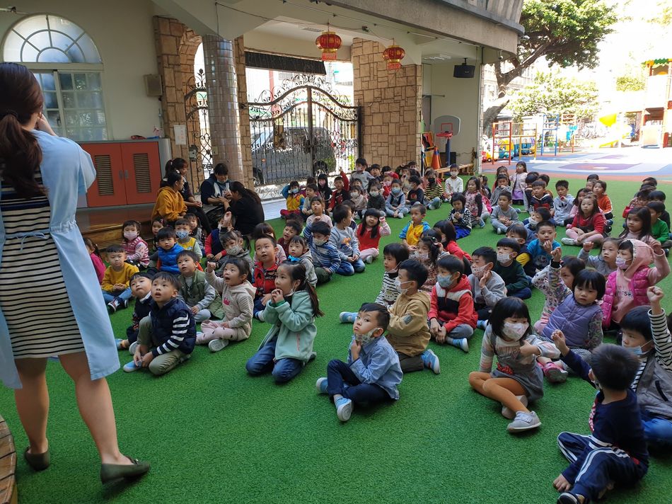 文件 : <FONT COLOR='red'>110牙齒衛教_200117_0004.jpg</FONT> <BR> 尺寸 : <FONT COLOR='blue'>950 × 712</FONT> 圖元 <BR> 格式 : <FONT COLOR='green'>jpg</FONT> <BR> 大小 : <FONT COLOR='green'> -- </FONT> KB