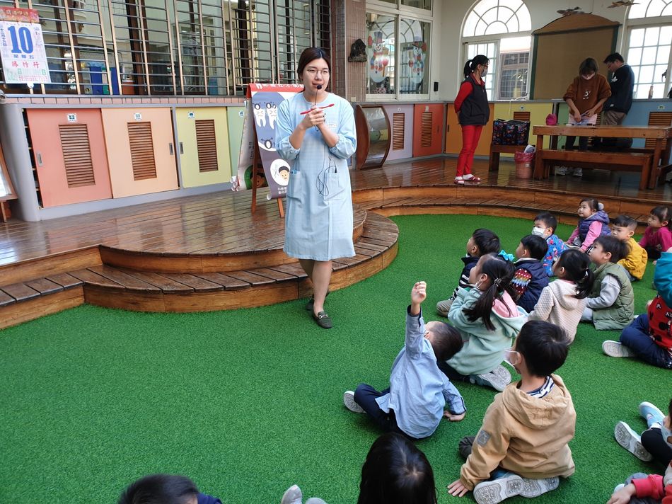 文件 : <FONT COLOR='red'>110牙齒衛教_200117_0005.jpg</FONT> <BR> 尺寸 : <FONT COLOR='blue'>950 × 712</FONT> 圖元 <BR> 格式 : <FONT COLOR='green'>jpg</FONT> <BR> 大小 : <FONT COLOR='green'> -- </FONT> KB