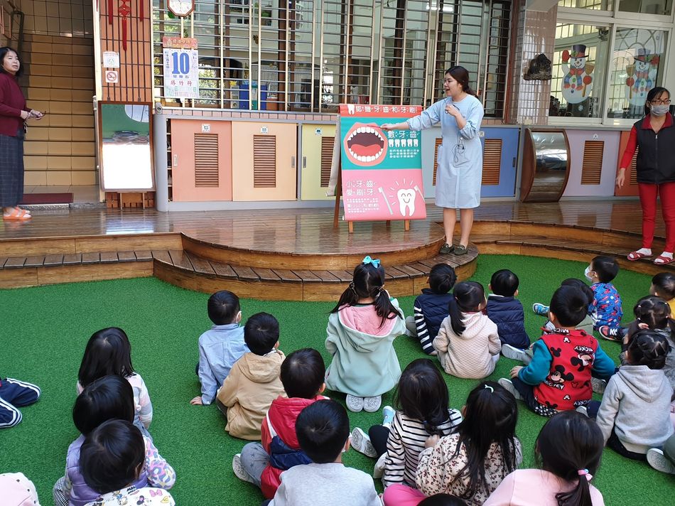 文件 : <FONT COLOR='red'>110牙齒衛教_200117_0011.jpg</FONT> <BR> 尺寸 : <FONT COLOR='blue'>950 × 712</FONT> 圖元 <BR> 格式 : <FONT COLOR='green'>jpg</FONT> <BR> 大小 : <FONT COLOR='green'> -- </FONT> KB