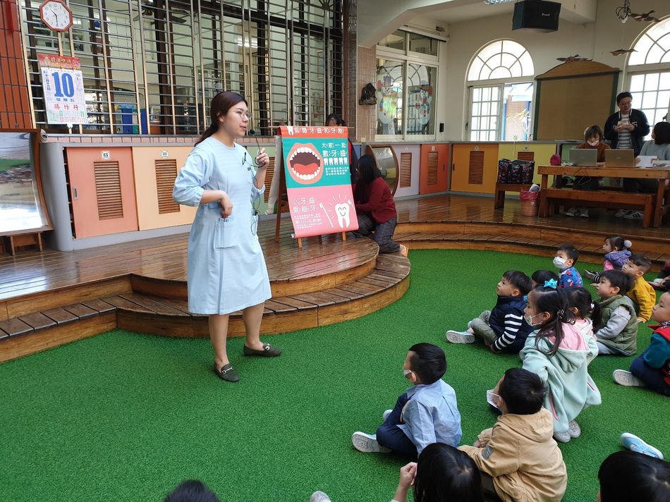 文件 : <FONT COLOR='red'>110牙齒衛教_200117_0013.jpg</FONT> <BR> 尺寸 : <FONT COLOR='blue'>950 × 712</FONT> 圖元 <BR> 格式 : <FONT COLOR='green'>jpg</FONT> <BR> 大小 : <FONT COLOR='green'> -- </FONT> KB