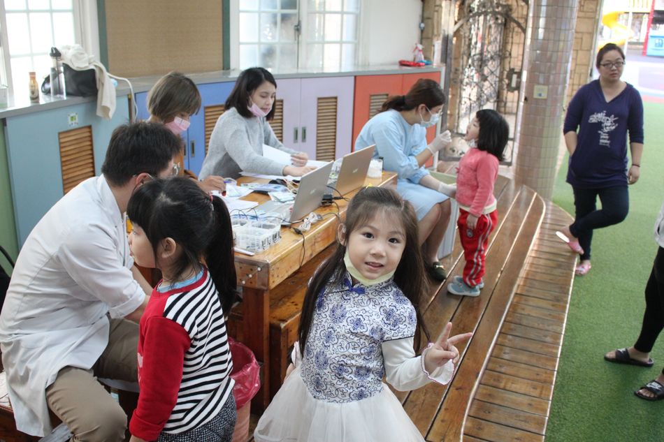 文件 : <FONT COLOR='red'>IMG_4692.JPG</FONT> <BR> 尺寸 : <FONT COLOR='blue'>950 × 633</FONT> 圖元 <BR> 格式 : <FONT COLOR='green'>jpg</FONT> <BR> 大小 : <FONT COLOR='green'> -- </FONT> KB